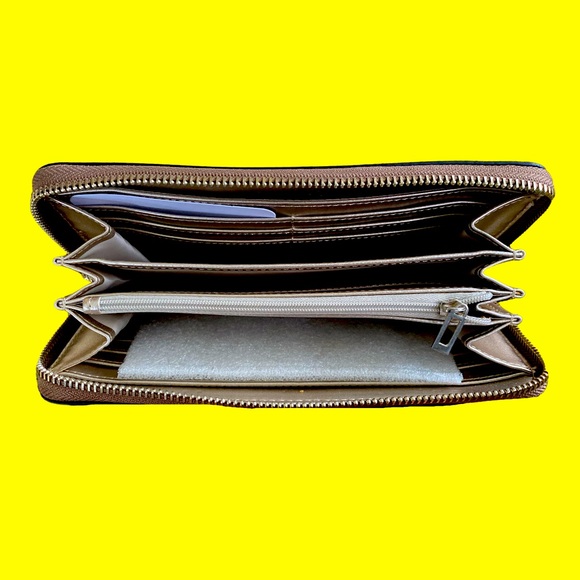 New GUESS wallet - Picture 2 of 2